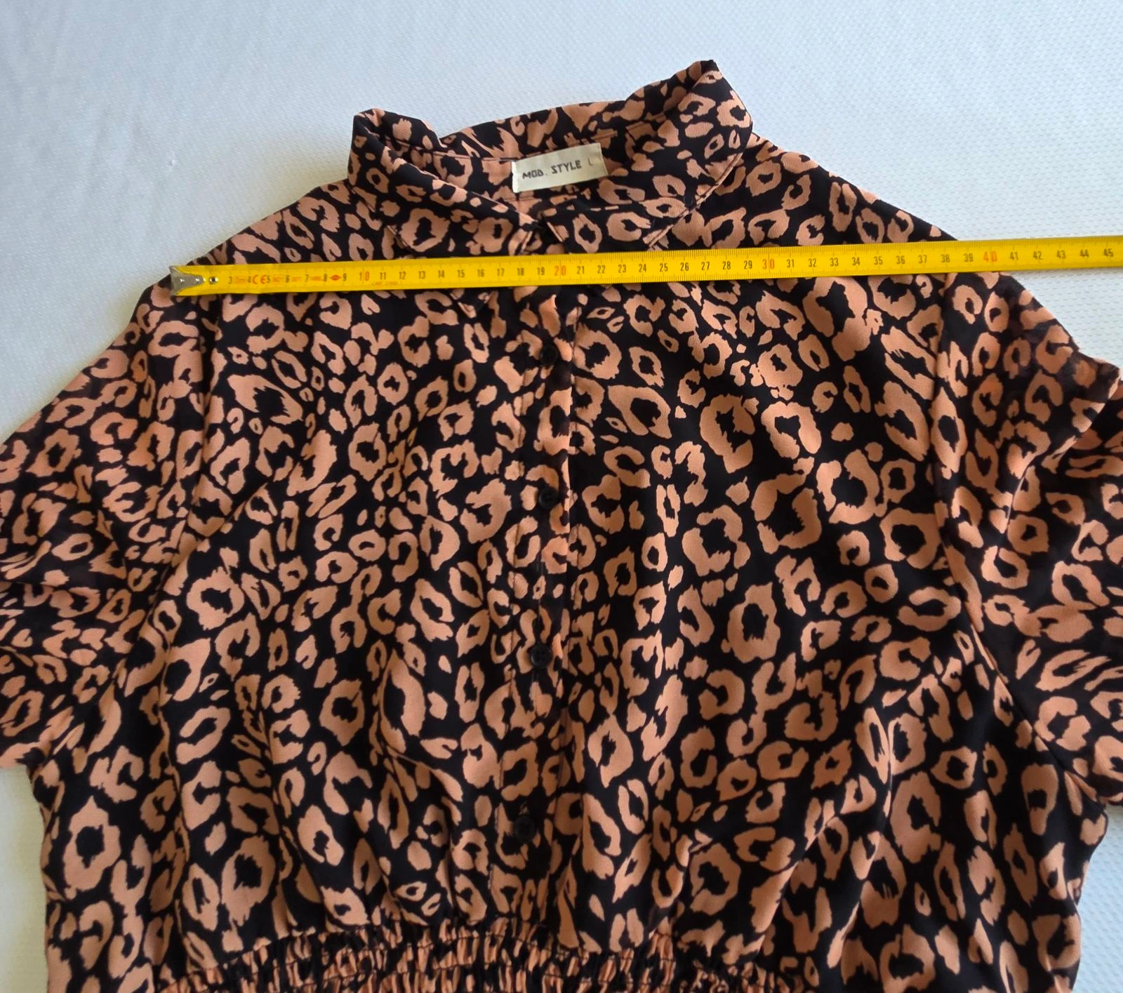Vestido camisero médio leopardo marrom preto G 40 mangas compridas forrado – photo 11